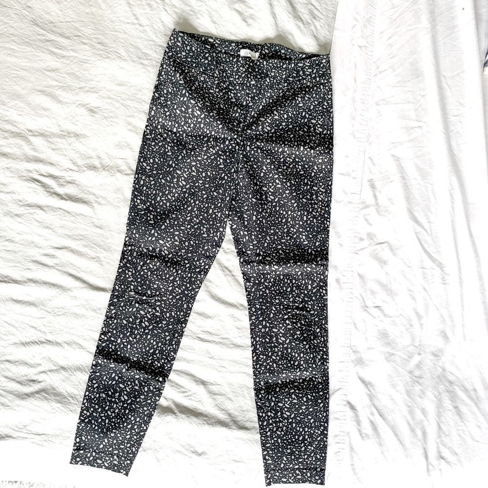 Reitman’s Skinny Pant.  Lightweight.  Fitted Waist. Terrazzo Print